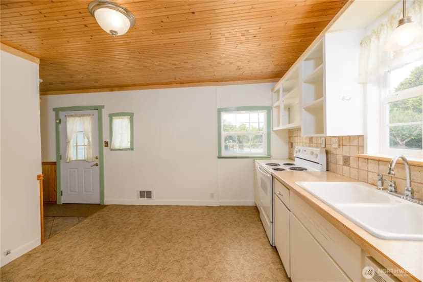 Property photo for 1391 Finn Hall Road, Port Angeles photo 9