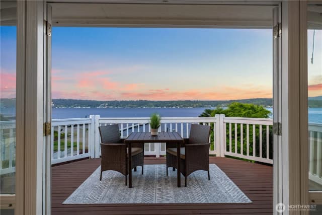 Property photo for 408 W Lake Sammamish Parkway Se, Bellevue