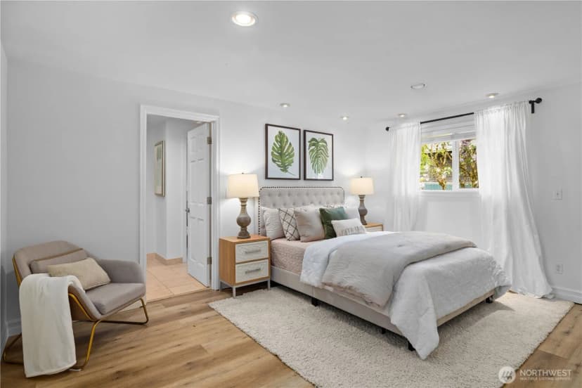 Property photo for 408 W Lake Sammamish Parkway Se, Bellevue photo 11