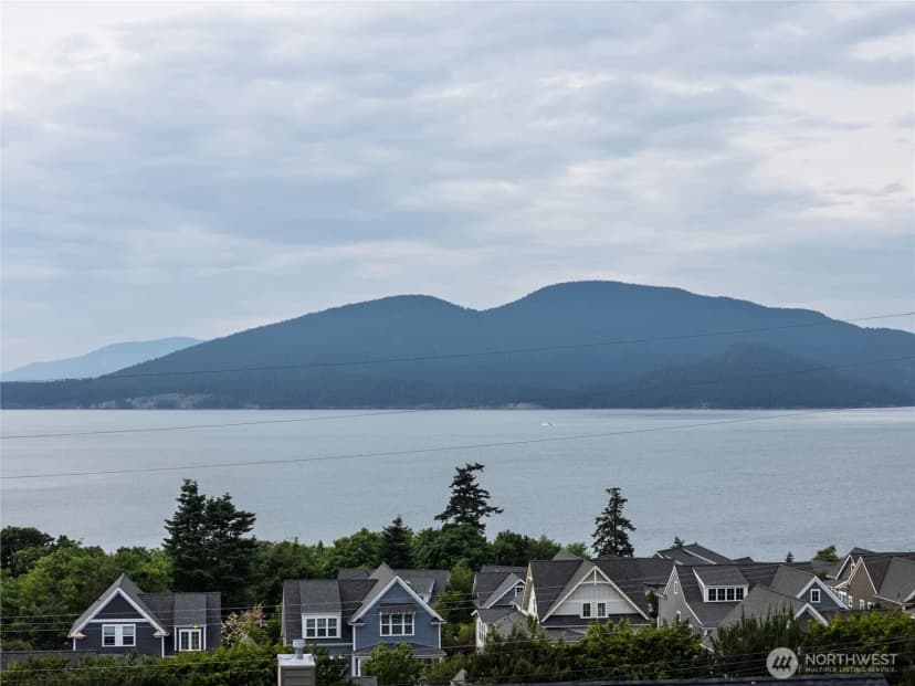 Property photo for 4607 Camano Place, Anacortes photo 3