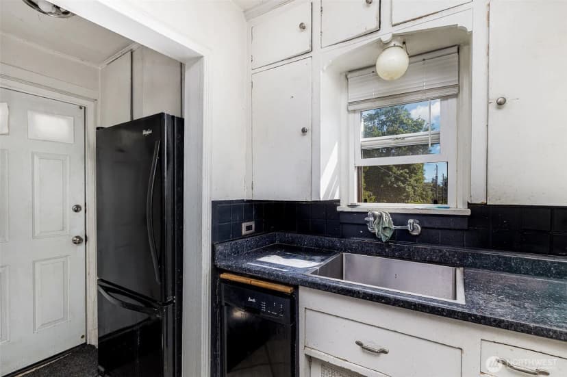 Property photo for 2159 52nd Avenue Sw, Seattle photo 8