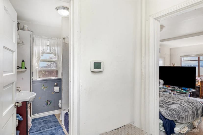Property photo for 2159 52nd Avenue Sw, Seattle photo 14