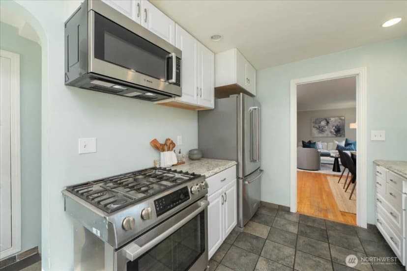 Property photo for 2321 Ne 127th Street, Seattle photo 11