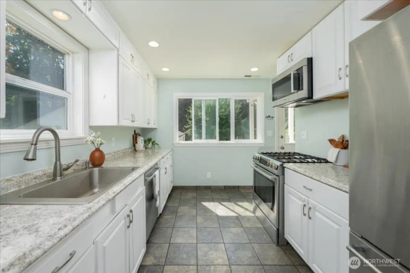 Property photo for 2321 Ne 127th Street, Seattle photo 9
