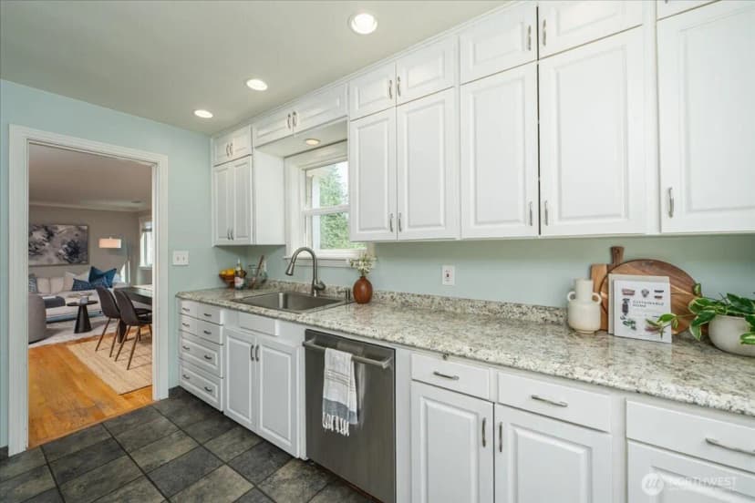Property photo for 2321 Ne 127th Street, Seattle photo 10