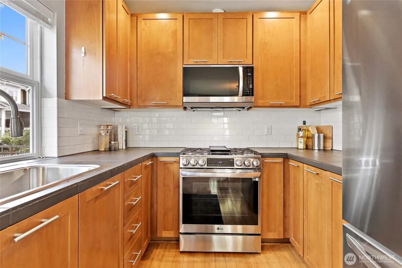 Property photo for 3253 Sw Raymond Street, Seattle photo 12