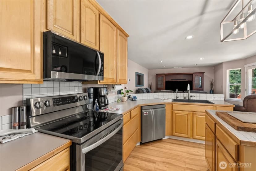 Property photo for 30630 24th Avenue S, Roy photo 11