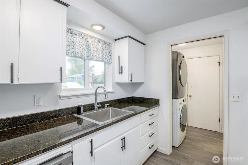 Property photo for 7233 S Sheridan, Tacoma photo 9