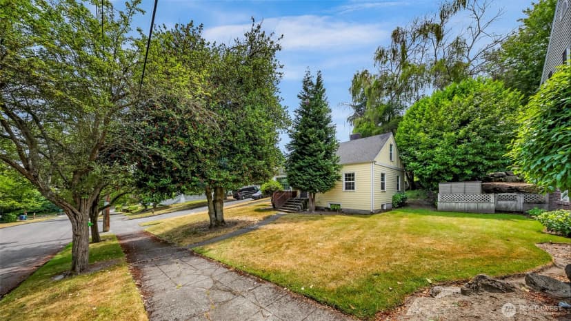 Property photo for 403 W Dravus Street, Seattle photo 7