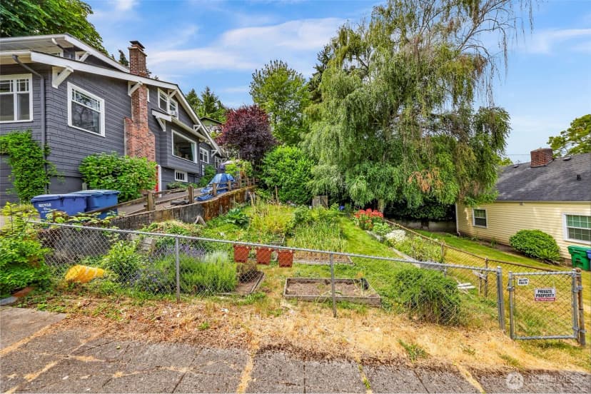 Property photo for 403 W Dravus Street, Seattle photo 6