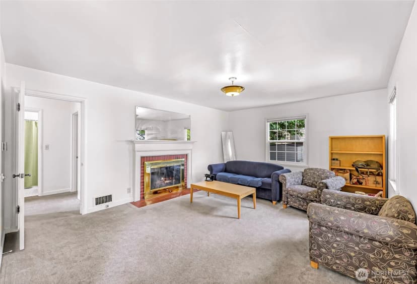 Property photo for 403 W Dravus Street, Seattle photo 9