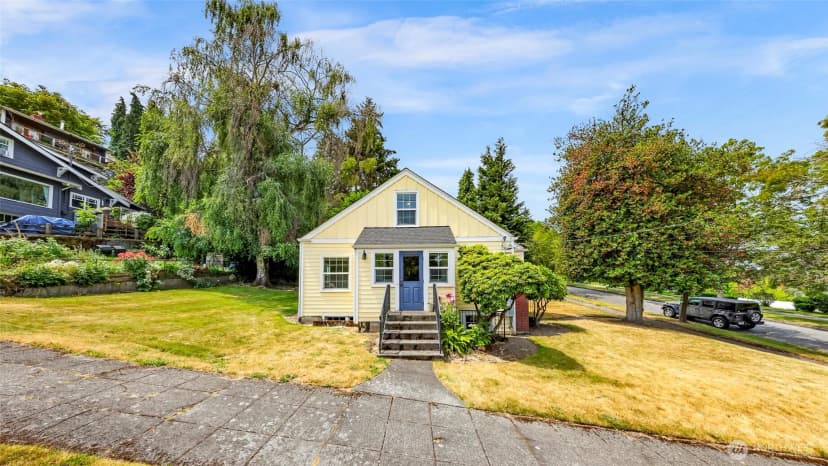 Property photo for 403 W Dravus Street, Seattle photo 8