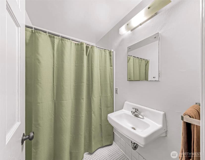 Property photo for 403 W Dravus Street, Seattle photo 13