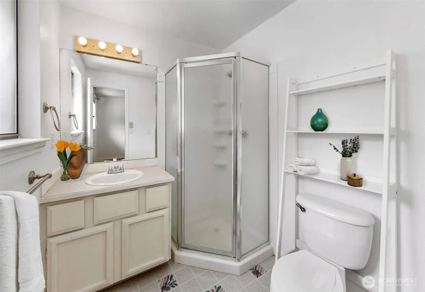 Property photo for 800 S 280th Street, Des Moines photo 15