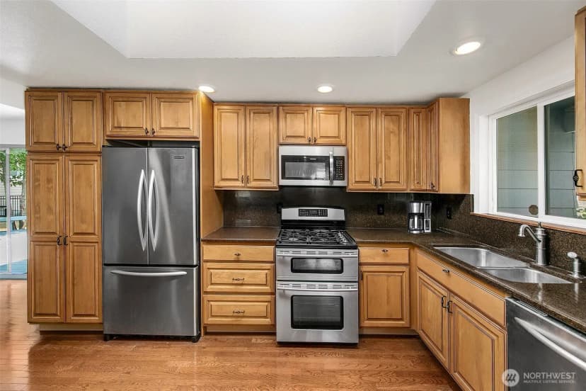Property photo for 800 S 280th Street, Des Moines photo 11