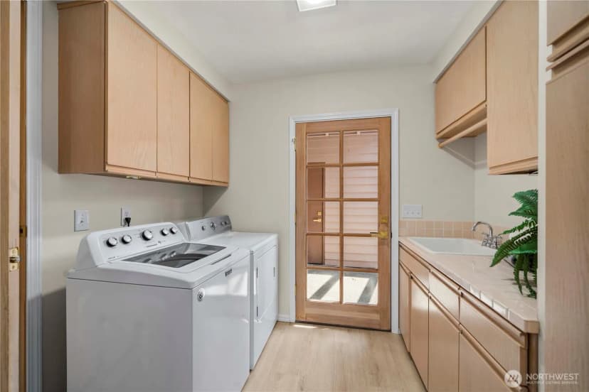 Property photo for 20010 Island Parkway E, Lake Tapps photo 16