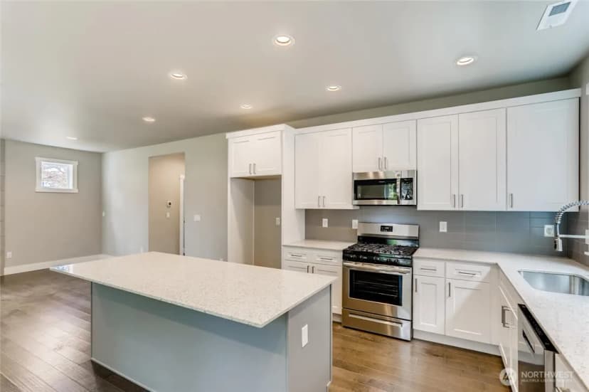 Property photo for 411 205th Street Sw #a, Lynnwood photo 13