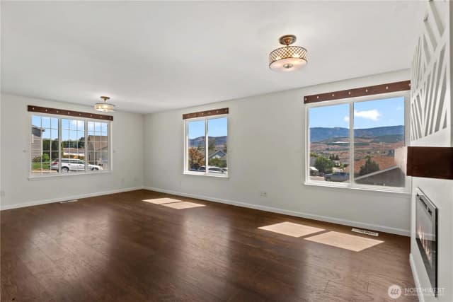 Property photo for 608 S Lawler Avenue, East Wenatchee photo 2