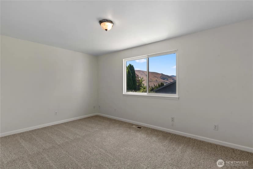 Property photo for 608 S Lawler Avenue, East Wenatchee photo 13