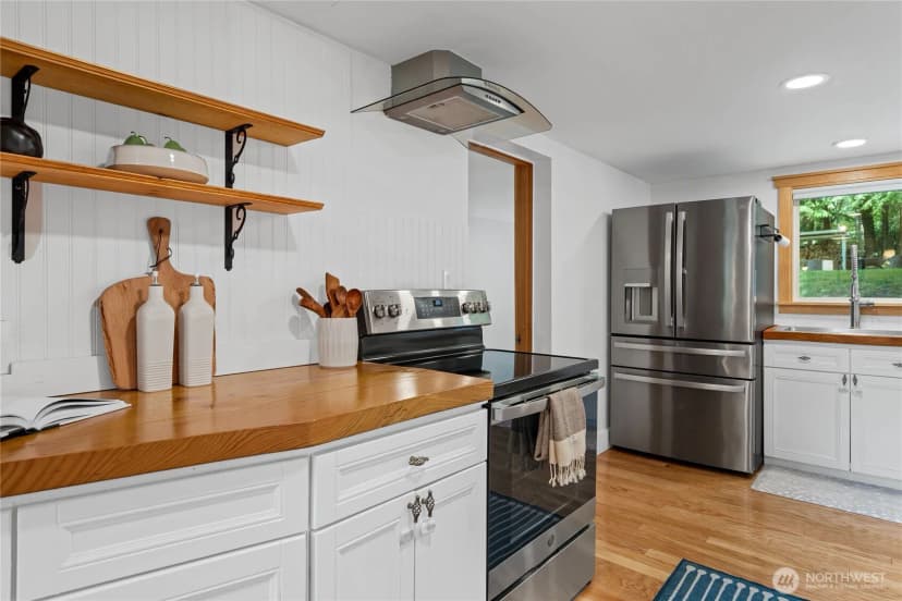 Property photo for 3555 S Holmes View Drive, Langley photo 12