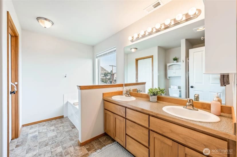 Property photo for 395 Saddlehorn Avenue, Wenatchee photo 28