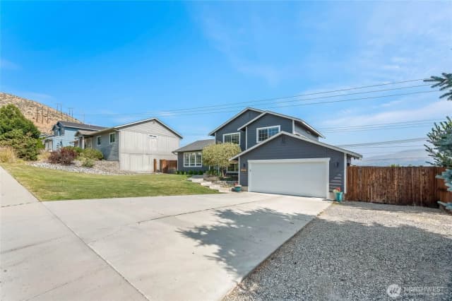 Property photo for 395 Saddlehorn Avenue, Wenatchee photo 2