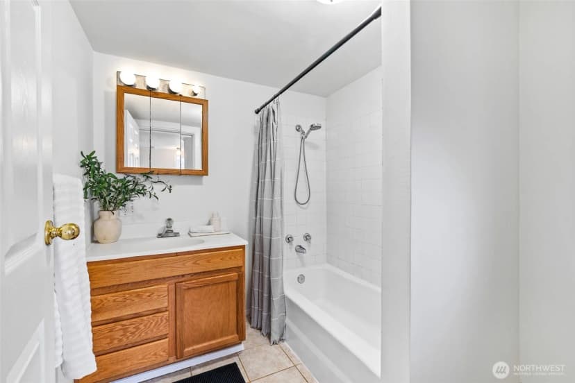 Property photo for 6719 46th Avenue S, Seattle photo 12