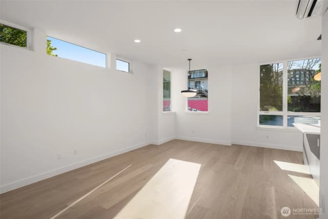 Property photo for 1625 A 21st Avenue, Seattle photo 4