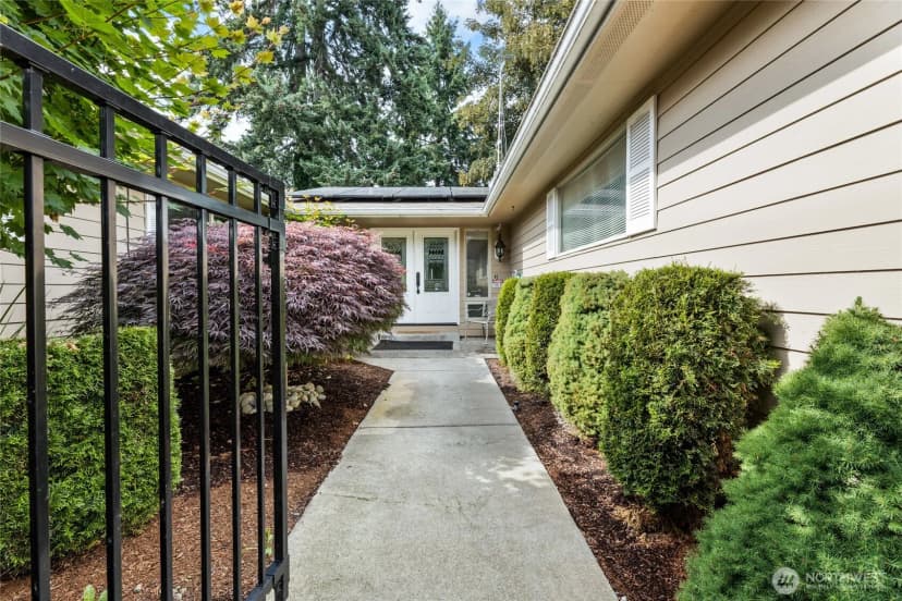 Property photo for 7605 Onyx Drive Sw, Lakewood photo 3
