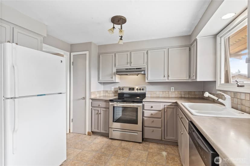 Property photo for 8374 W Meadow Lane, Lynden photo 11