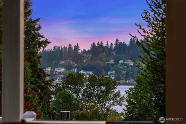 Property photo for 10133 Ne 113th Place, Kirkland photo 3