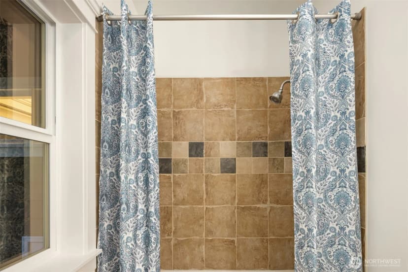 Property photo for 10133 Ne 113th Place, Kirkland photo 25