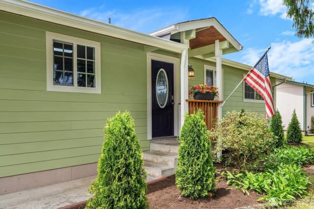 Property photo for 4952 Milwaukee Avenue, Carnation photo 2