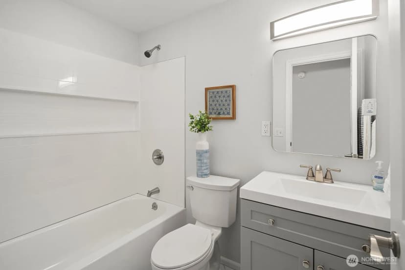 Property photo for 4952 Milwaukee Avenue, Carnation photo 14