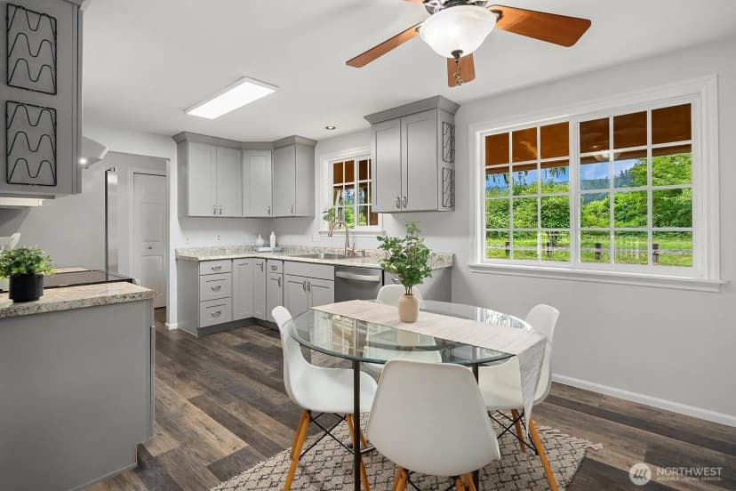 Property photo for 4952 Milwaukee Avenue, Carnation photo 8