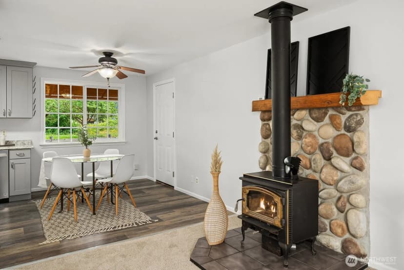 Property photo for 4952 Milwaukee Avenue, Carnation photo 12