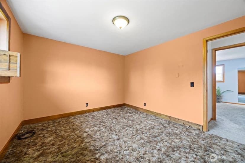 Property photo for 347 W King Tut Road, Bellingham photo 19