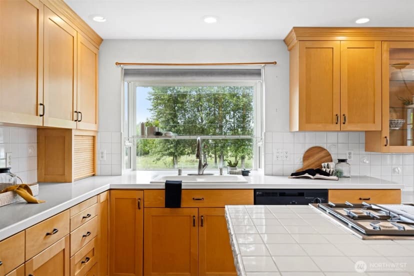 Property photo for 347 W King Tut Road, Bellingham photo 8