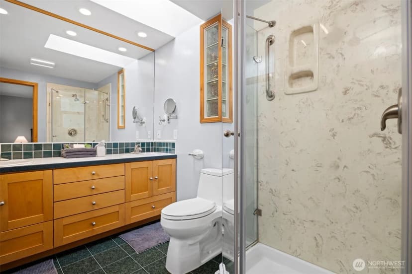 Property photo for 347 W King Tut Road, Bellingham photo 16