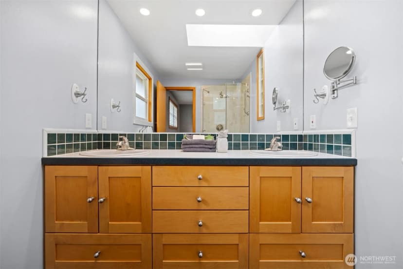 Property photo for 347 W King Tut Road, Bellingham photo 17