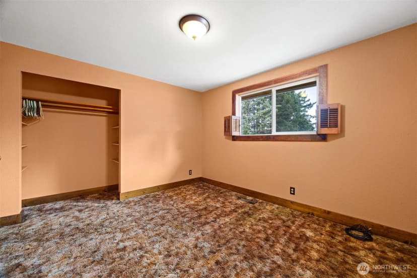 Property photo for 347 W King Tut Road, Bellingham photo 18