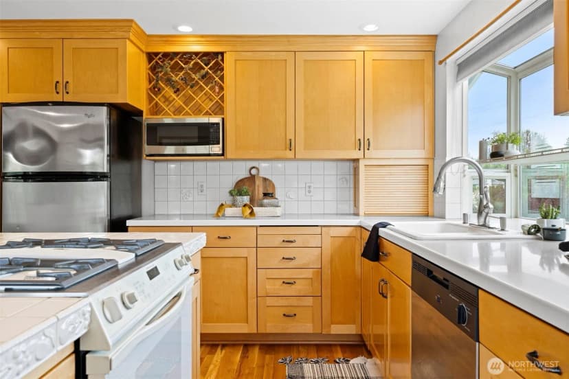 Property photo for 347 W King Tut Road, Bellingham photo 10