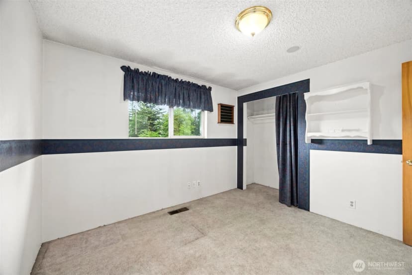 Property photo for 347 W King Tut Road, Bellingham photo 22