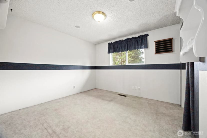 Property photo for 347 W King Tut Road, Bellingham photo 21