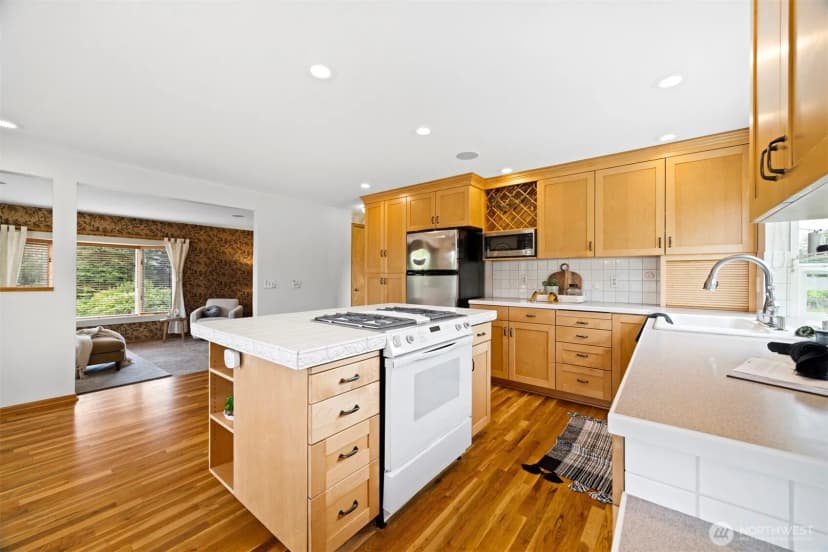 Property photo for 347 W King Tut Road, Bellingham photo 11