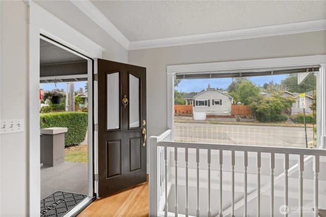 Property photo for 6903 Fauntleroy Way Sw, Seattle photo 4