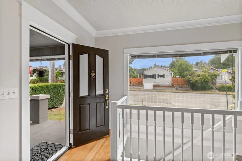 Property photo for 6903 Fauntleroy Way Sw, Seattle photo 4