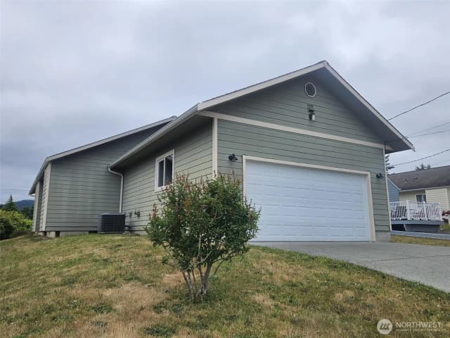 Property photo for 811 W 8th St, Port Angeles