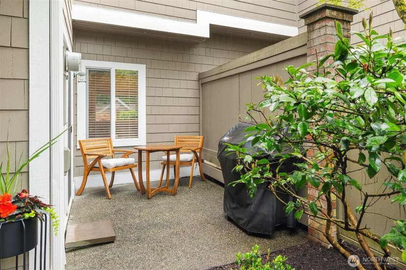 Property photo for 10005 Ne 37th Court #106, Kirkland photo 5