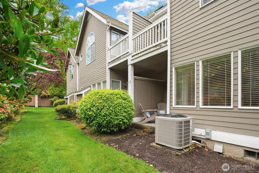 Property photo for 10005 Ne 37th Court #106, Kirkland photo 26
